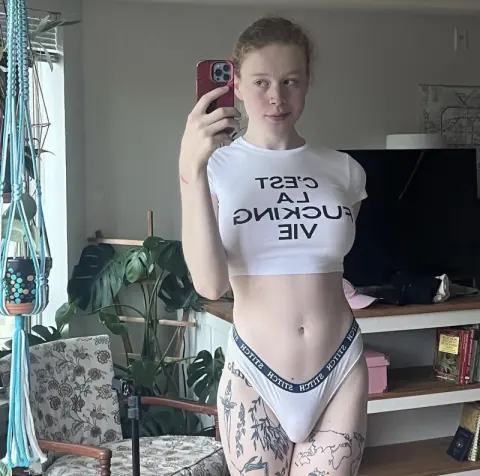 Trans cochonne avec beaucoup de sperme, photo de profil 13 sur 14