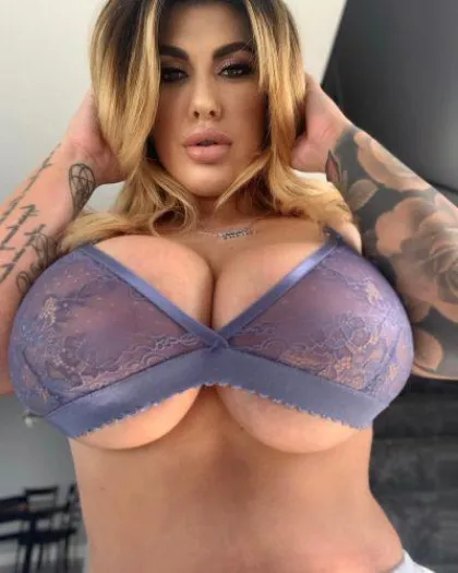 Profil escort de ashley à Bourges